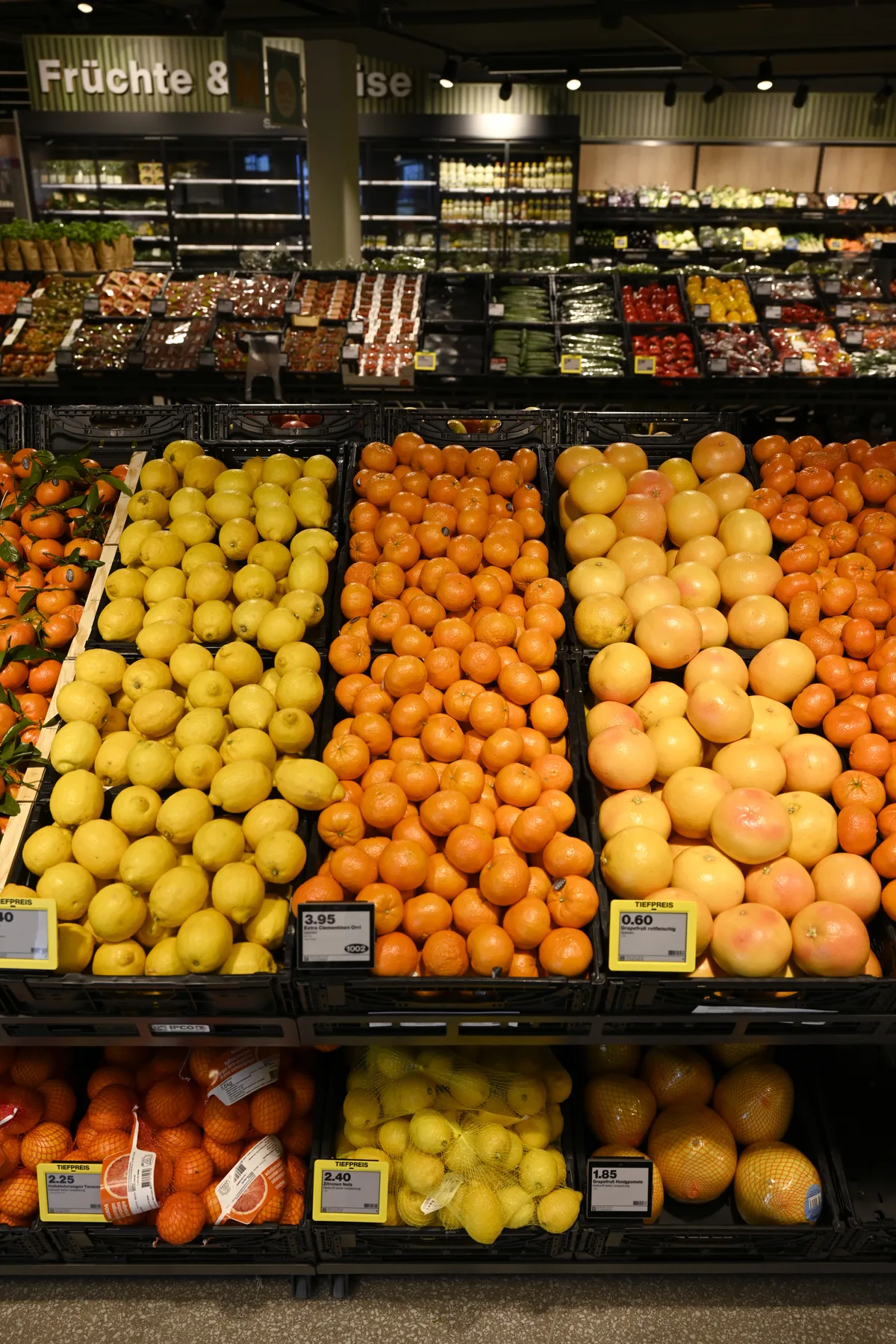 Die Früchte- und Gemüseabteilung der Migros in Egg.